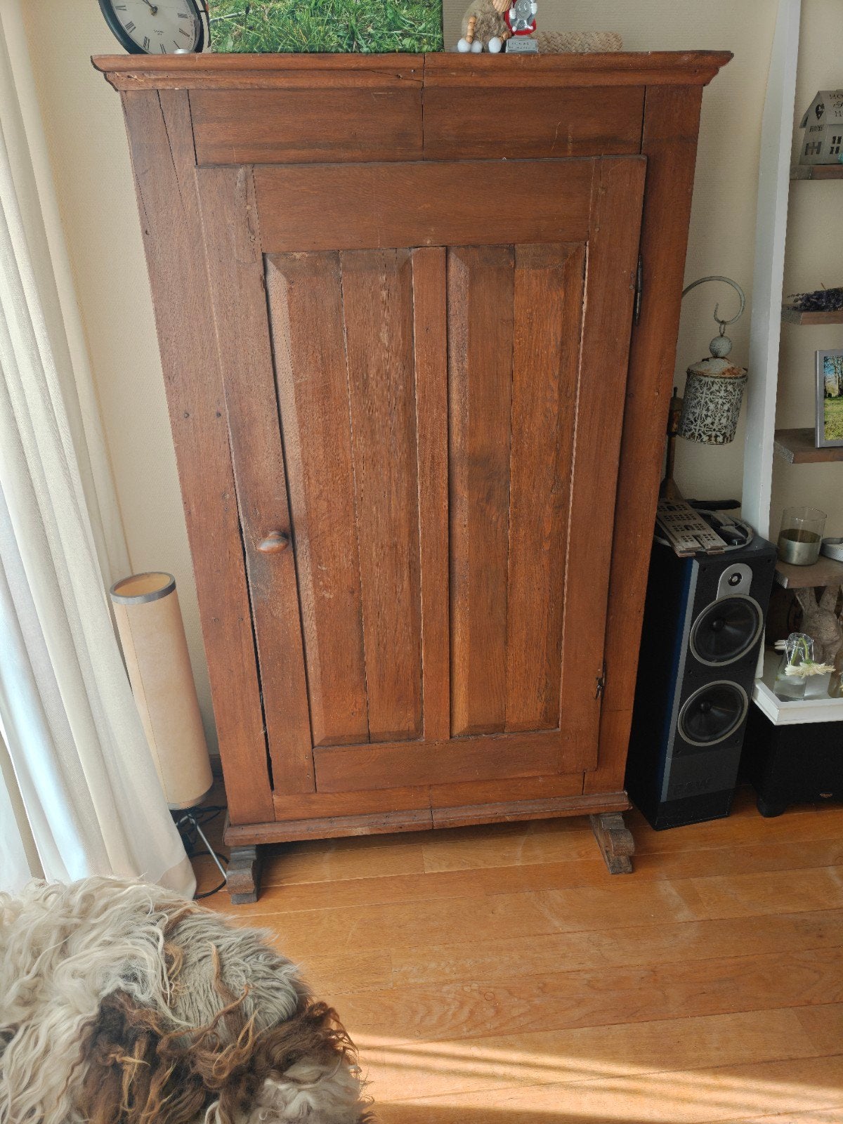 Antieke houten kast met enkele deur, Ophalen