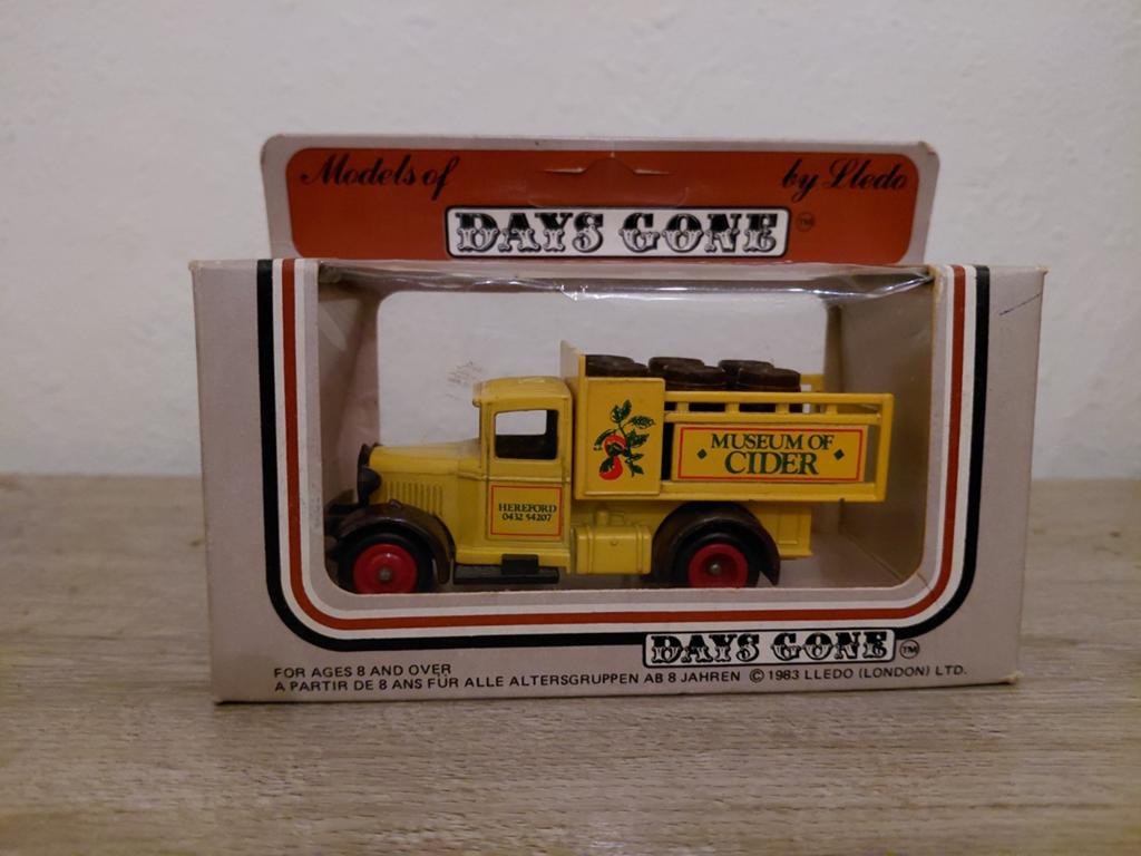 Lledo Days Gone Museum of Cider vrachtwagen, Hobby en Vrije tijd, Modelauto's | 1:43, Ophalen of Verzenden, Nieuw, Bus of Vrachtwagen