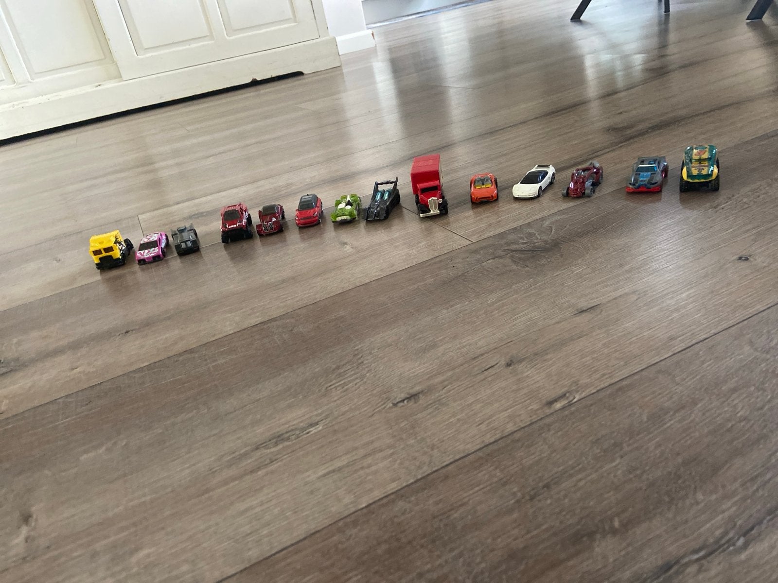 Set van 13 diverse speelgoedauto's, Hobby en Vrije tijd, Modelauto's | 1:43, Ophalen of Verzenden, Gebruikt