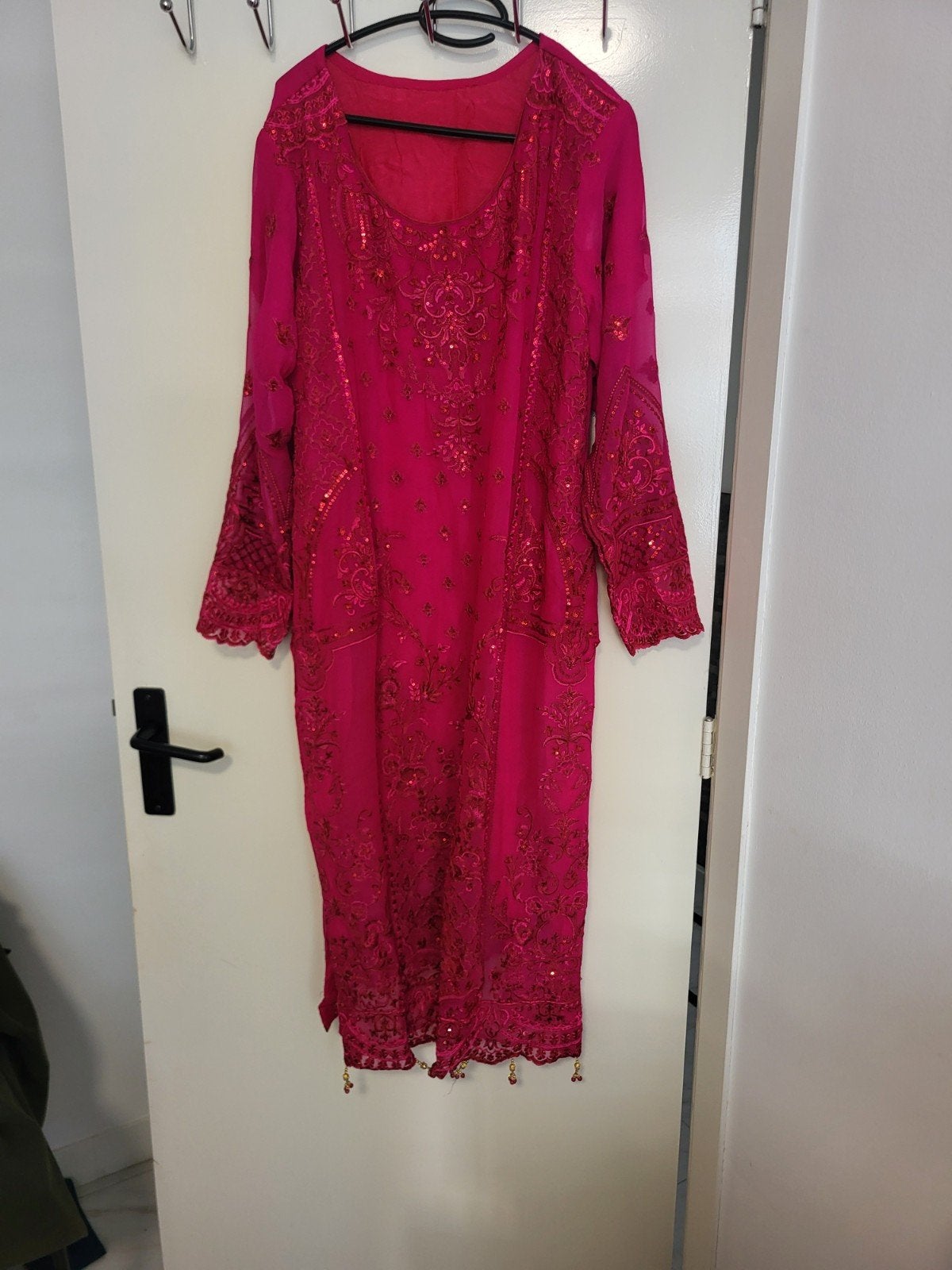 Roze Indiase jurk met broek en sjaal, Kleding | Dames, Jurken, Maat 38/40 (M), Ophalen of Verzenden, Knielengte, Roze