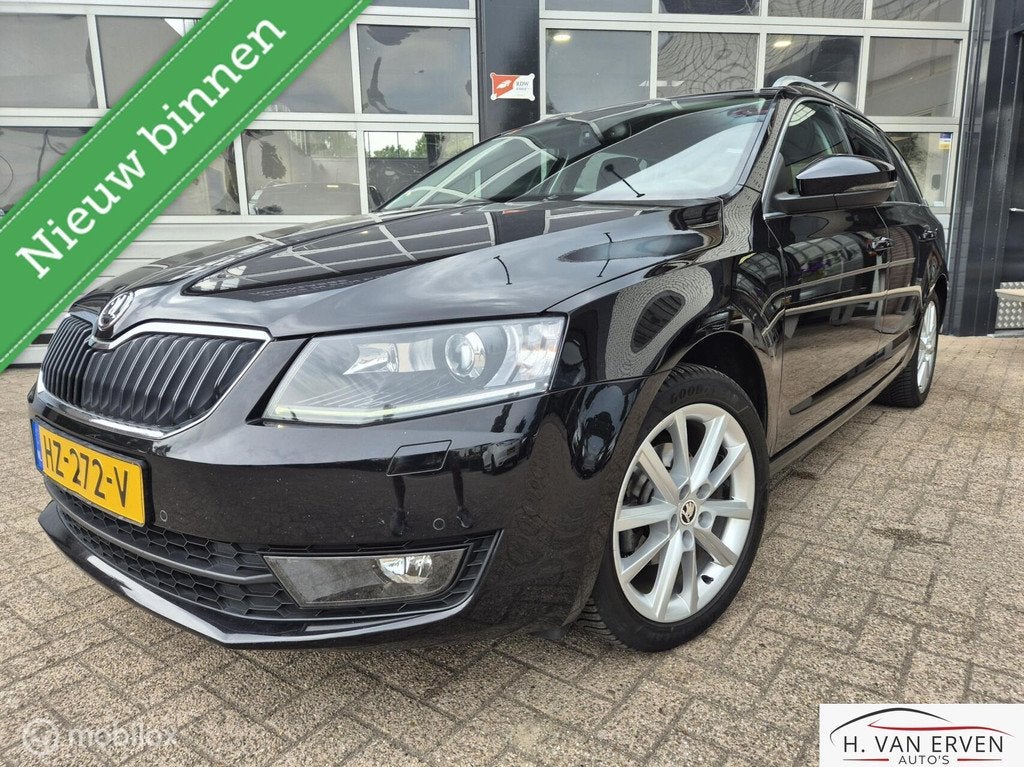 Skoda Octavia Combi 1.2 DEALER ONDERHOUDEN XENON LEDER NAVI, Auto's, Voorwielaandrijving, Euro 6, 4 cilinders, 620 kg