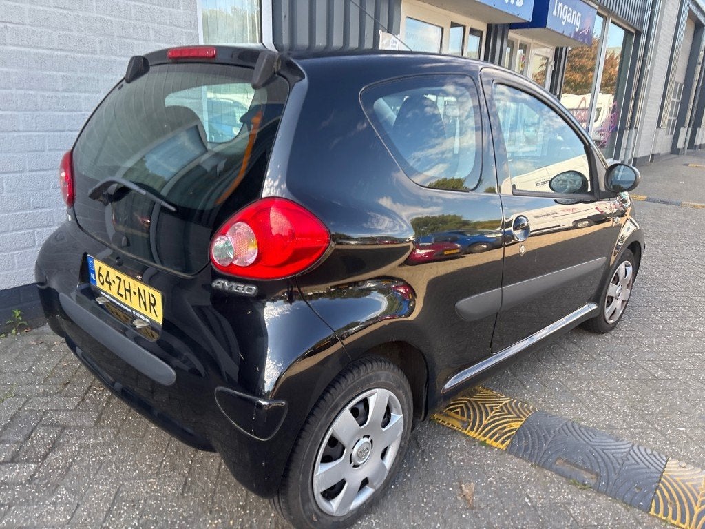 Foto 13 van Toyota AYGO 1.0-12V +