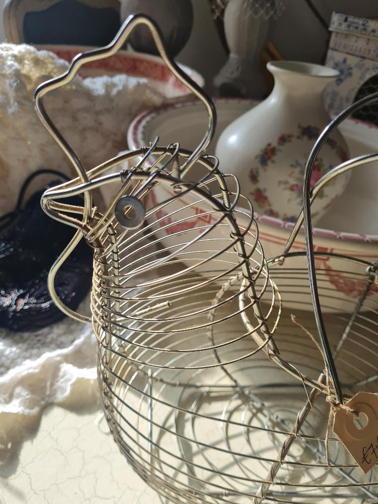 Eiermand draadmand in de vorm van een kip, Heikant 21 Kaatsheuvel, Belle Vieille Brocante, Ophalen of Verzenden, Zo goed als nieuw