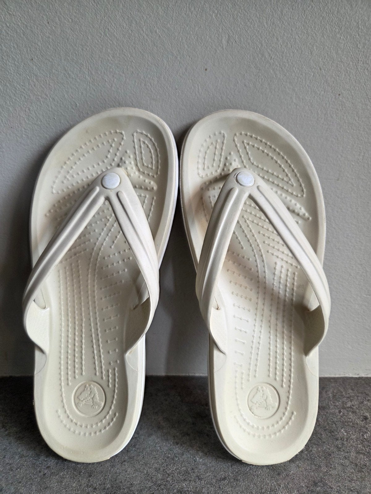 Crocs slippers Unisex crème maat 38, Kleding | Dames, Slippers, Beige, Ophalen of Verzenden, Zo goed als nieuw