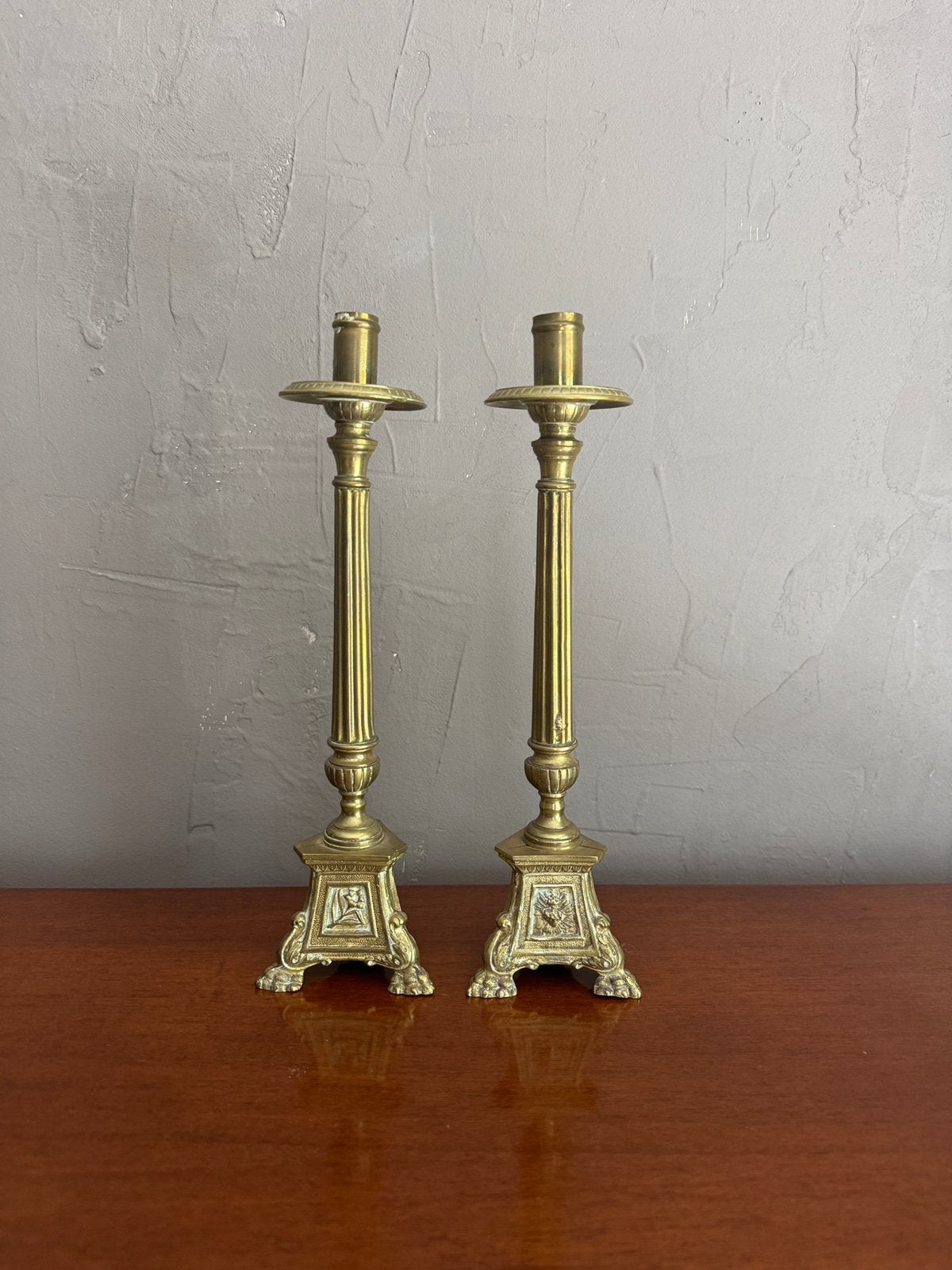 Paar geelkoperen kandelaars in Empire stijl 30cm hoog, Antiek en Kunst, Antiek | Kandelaars, Ophalen of Verzenden, Koper of Brons