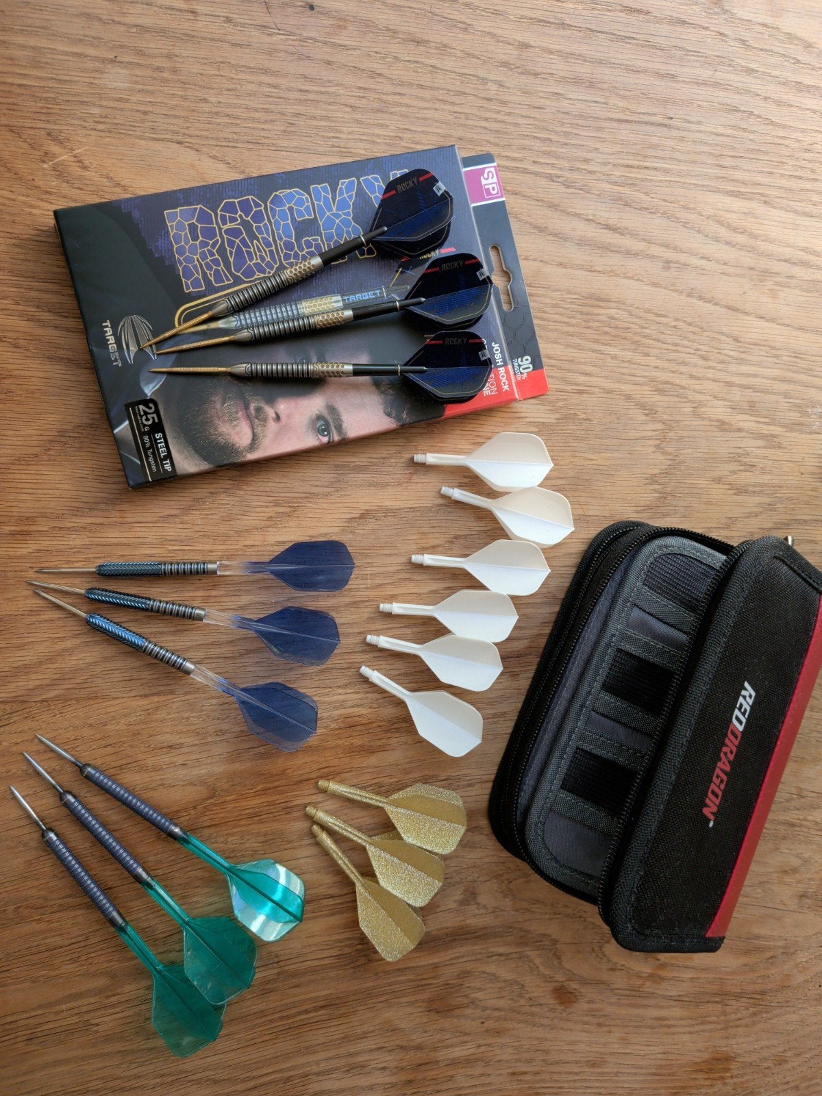 Some Sets of darts, case, K-flex, Josh Rock G1, V-Stream, Sport en Fitness, Darts, Ophalen of Verzenden, Zo goed als nieuw, Pijlen
