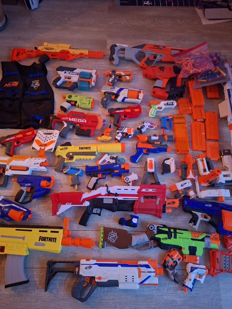 Grote Nerf collectie met veel accessoires, Ophalen, Gebruikt