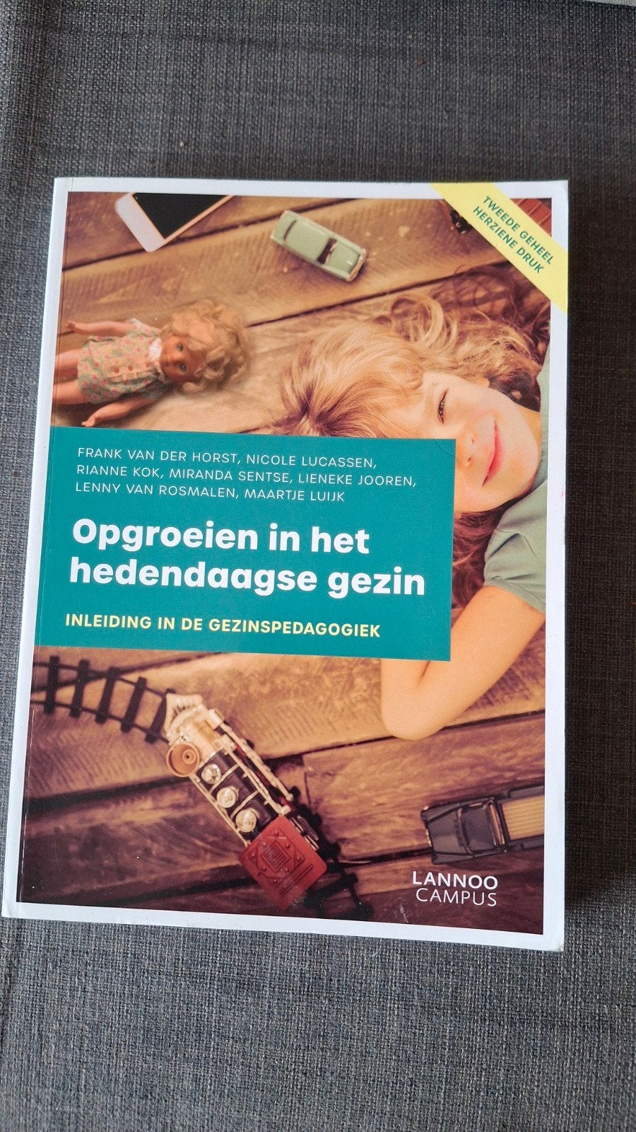Nicole Lucassen - Opgroeien in het hedendaagse gezin, Sociale wetenschap, Ophalen of Verzenden, Zo goed als nieuw, Nicole Lucassen; Rianne Kok; Miranda Sentse; Lieneke Jooren; ...