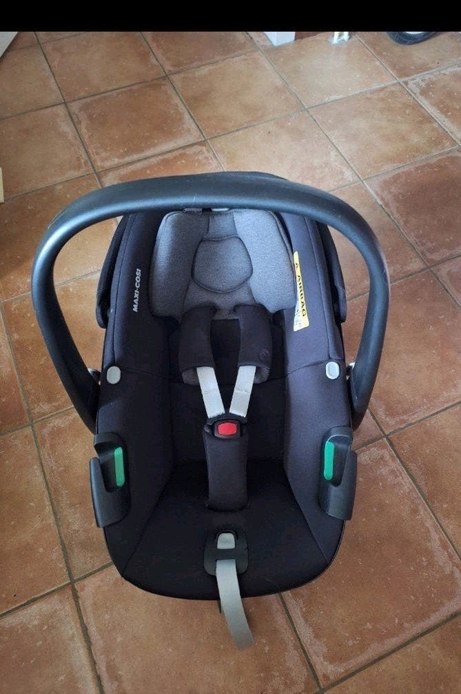 Maxi Cosi Pebble met newborn insert - Zo goed als nieuw, Autogordel of Isofix, Gebruikt, Maxi-Cosi, Ophalen