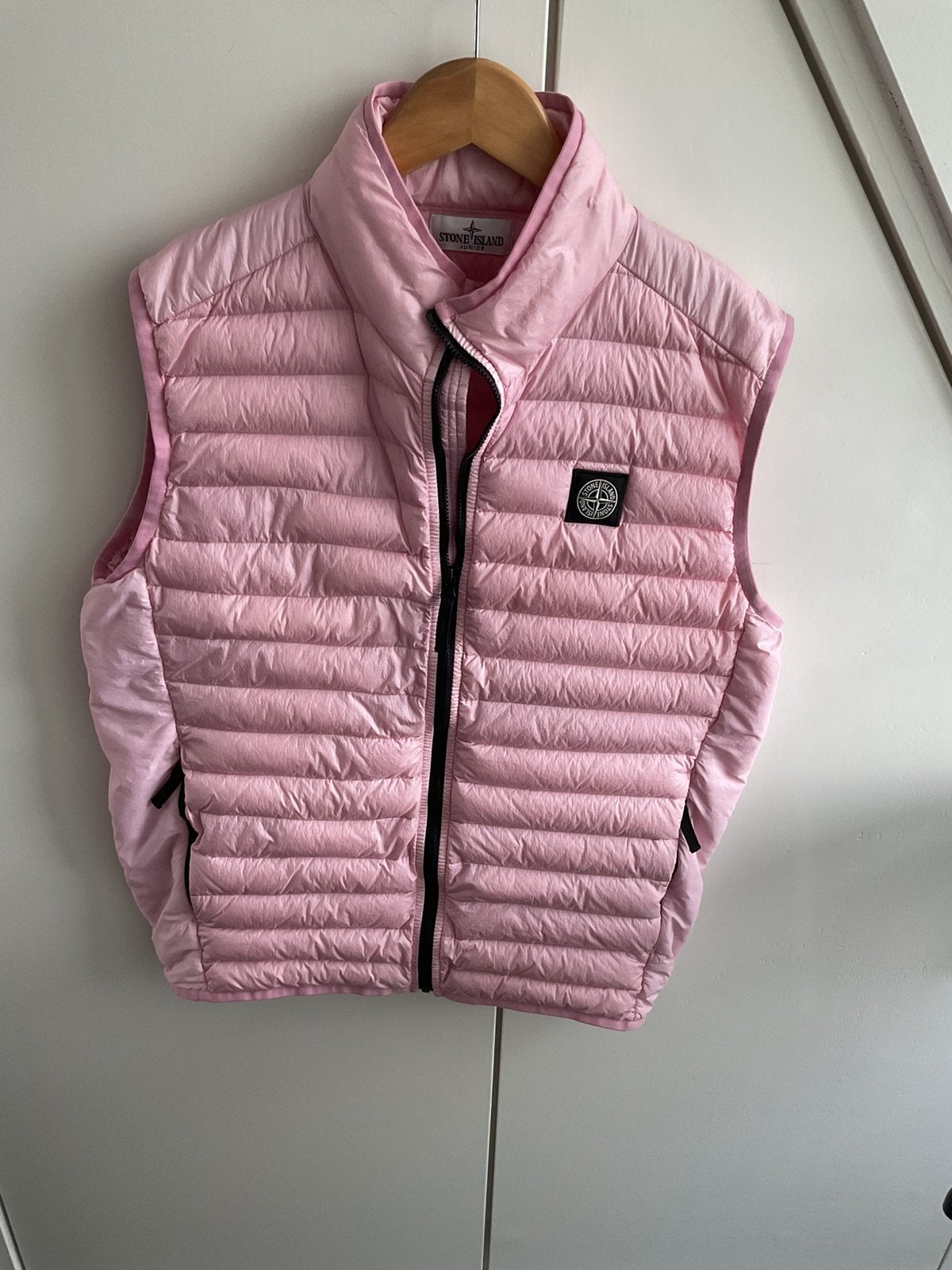 Stone Island junior roze bodywarmer maat 164, Ophalen of Verzenden, Zo goed als nieuw, Jongen of Meisje, Jas