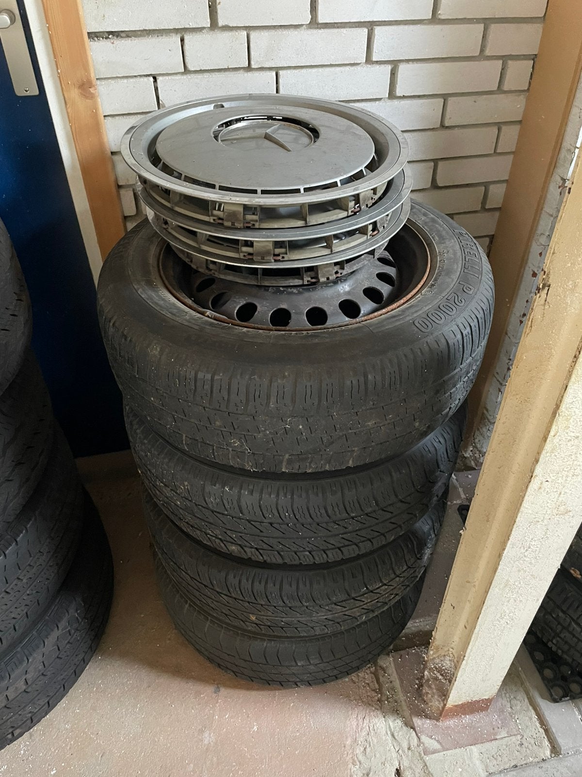 Mercedes w124 velgen met 3 wieldoppen, Gebruikt, ?, Mercedes, ?