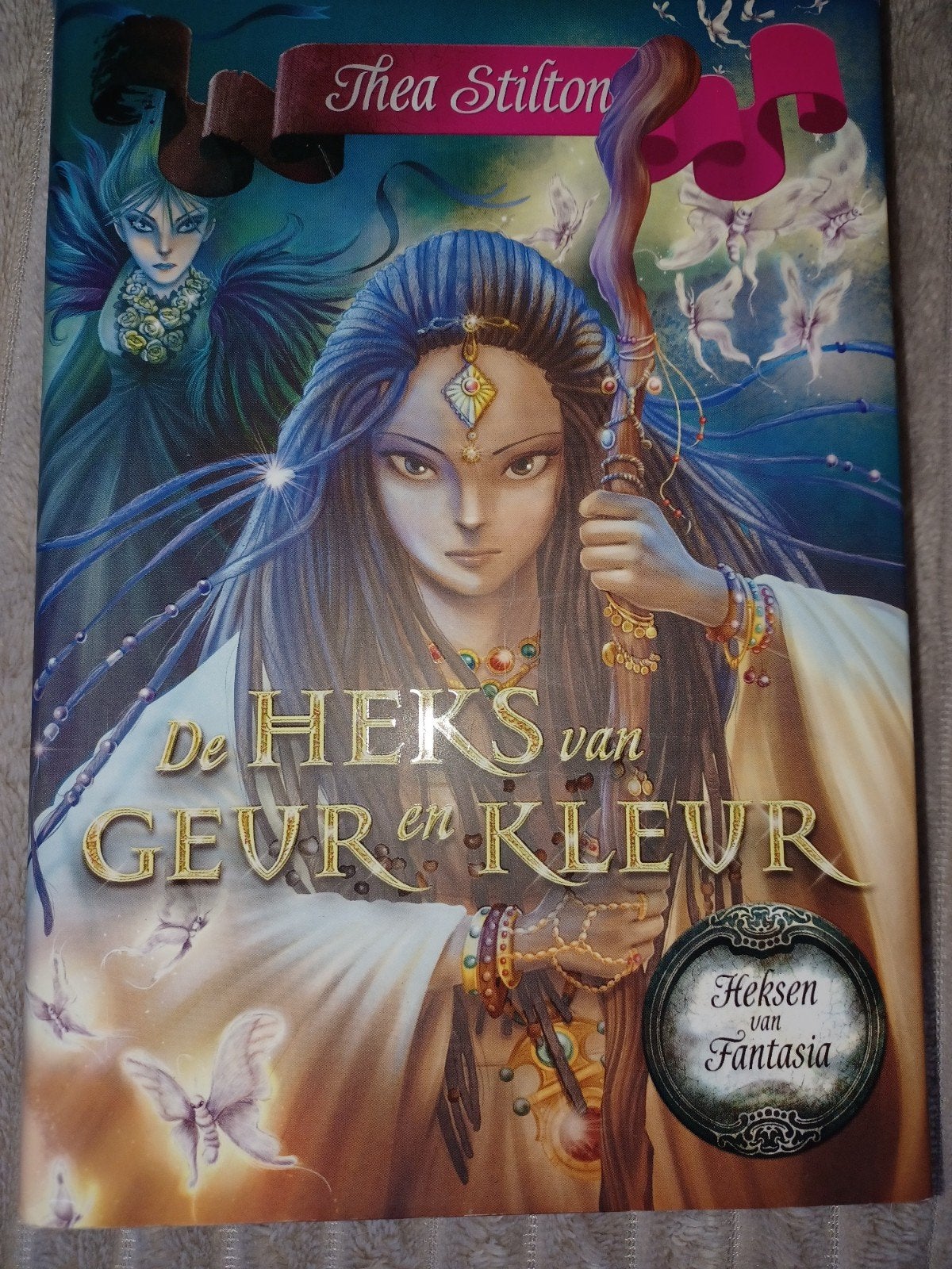 Thea Stilton - De heks van geur en kleur, Boeken, Thea Stilton, Ophalen of Verzenden, Zo goed als nieuw, Fictie
