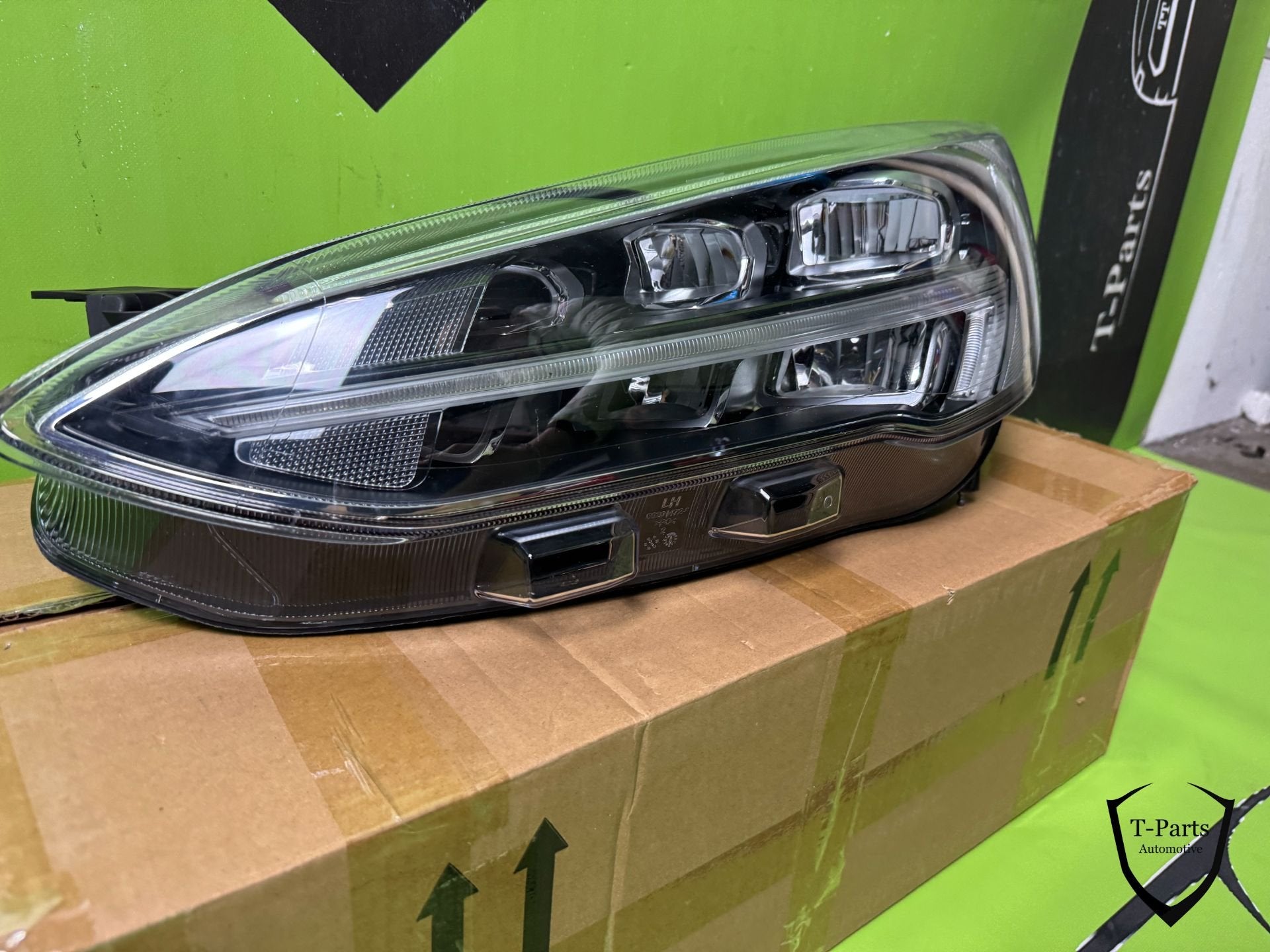 ford focus links koplamp JX7B13E015AD lamp, Auto-onderdelen, Gebruikt, Info@ford.com, Ophalen of Verzenden, Ford