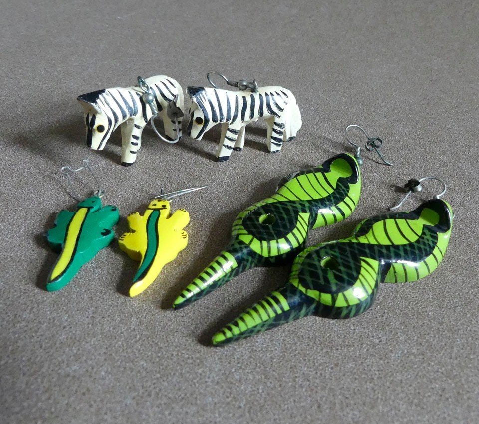Vintage oorbellen hout oorhangers dieren zebra slang salaman, Overige materialen, Ophalen of Verzenden, Groen, Hangers