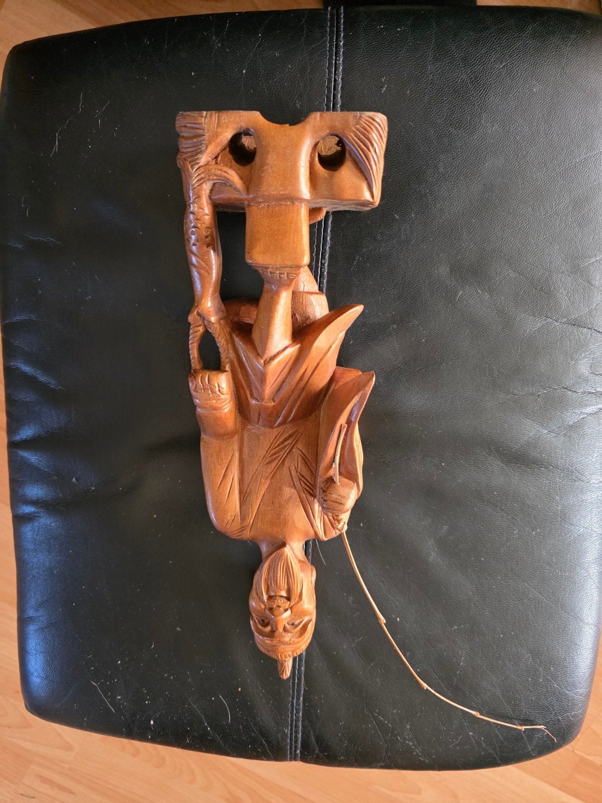 Houten beeld van Chinese visser met hengel, Antiek en Kunst, Ophalen of Verzenden, 20 - 50 cm, Beeld, Hout