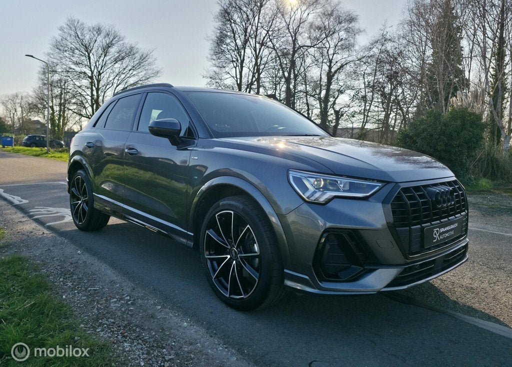 Audi Q3 35 TFSI S-Line / 360' camera / Navi / Stoelv / Luxe, Auto's, 15 km/l, Zwart, 4 cilinders, 1505 kg