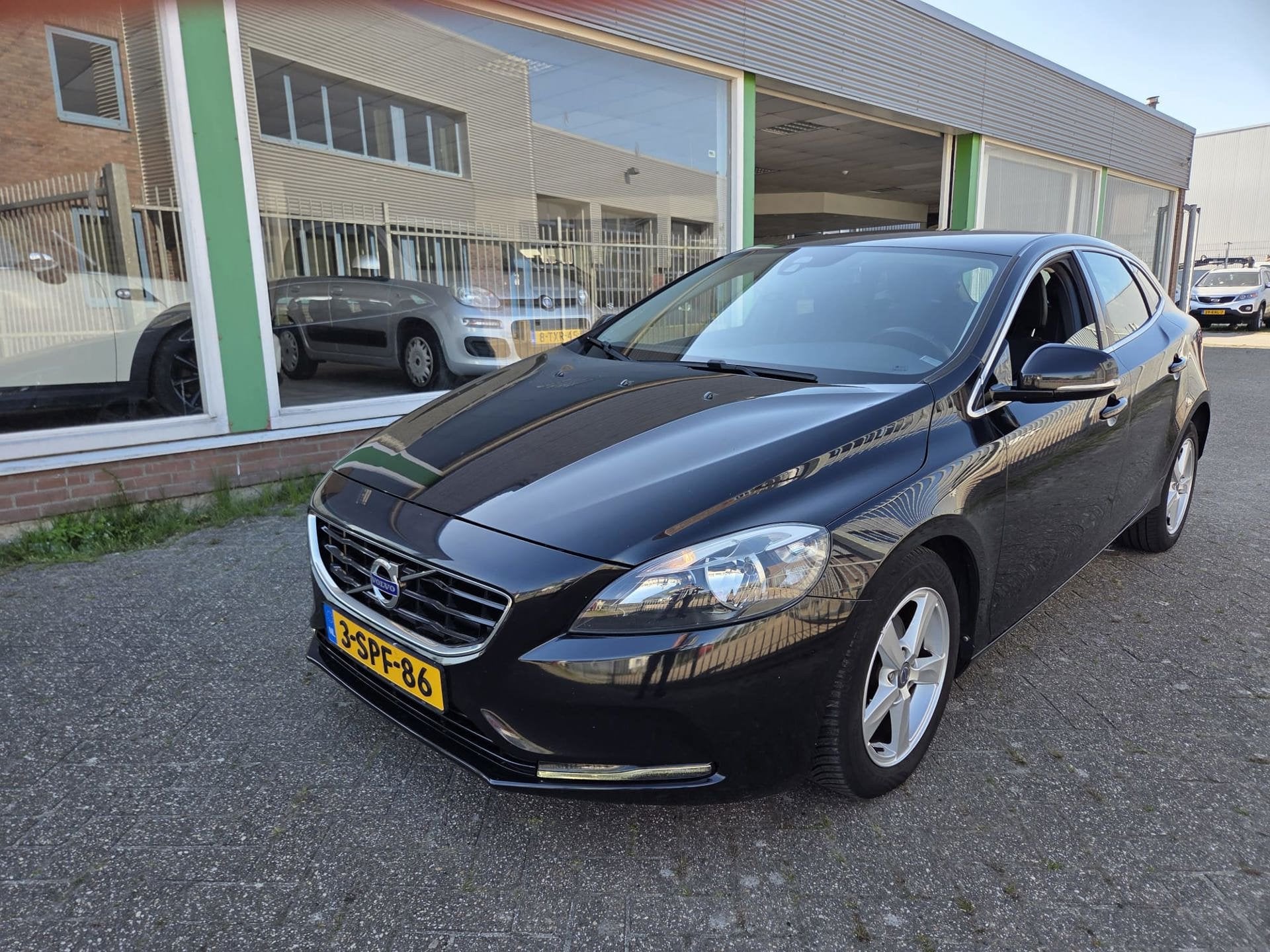 Volvo V40 1.6 D2 R-Design|NAP|DEALER ONDERHOUDEN|PDC|, Euro 5, Gebruikt, 4 cilinders, Zwart
