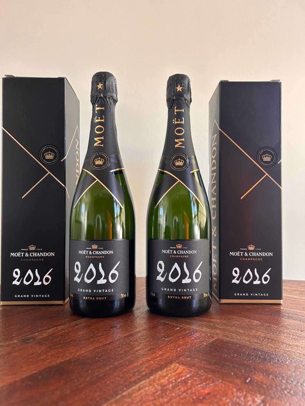 2x Moët & Chandon Grand Vintage 2016 Extra Brut, Verzamelen, Wijnen, Frankrijk, Nieuw, Ophalen of Verzenden, Champagne