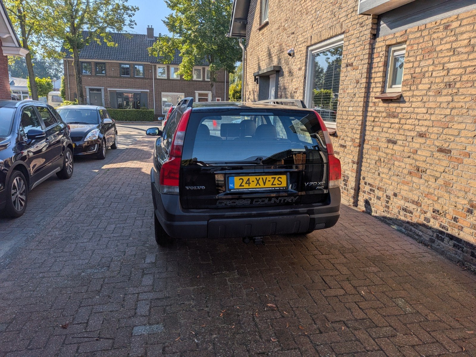 Volvo V70 2.4 T XC 4WD AUT 2001 Zwart, Automaat, 1800 kg, 1657 kg, Zwart