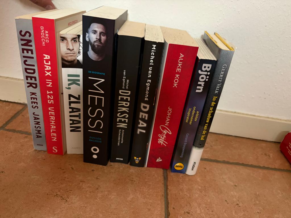 Voetbalboeken: Messi, Zlatan, Sneijder, Cruijff, Ajax en mee, Ophalen, Gelezen, Balsport