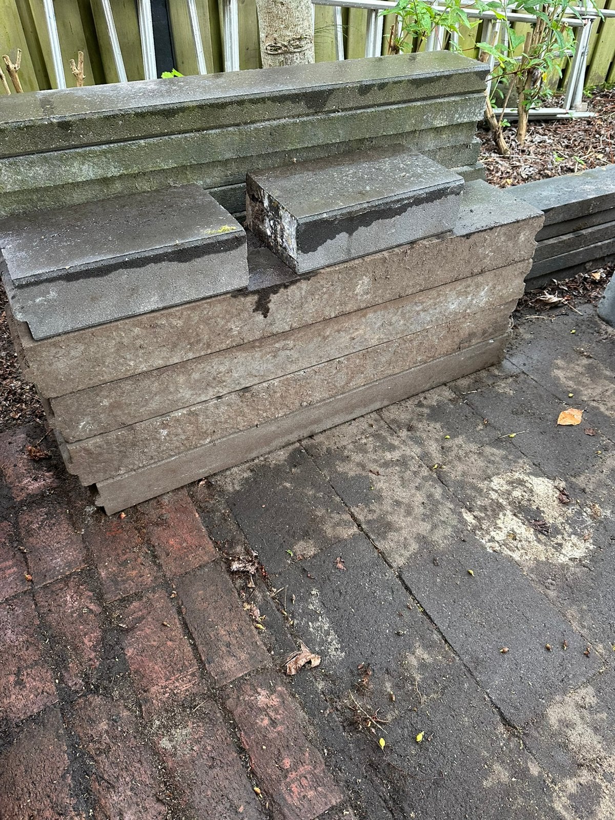 Dikke opsluitbandjes / opsluitblokken - 100 cm - gratis, Tuin en Terras, Ophalen, Gebruikt, Beton, Terrastegels