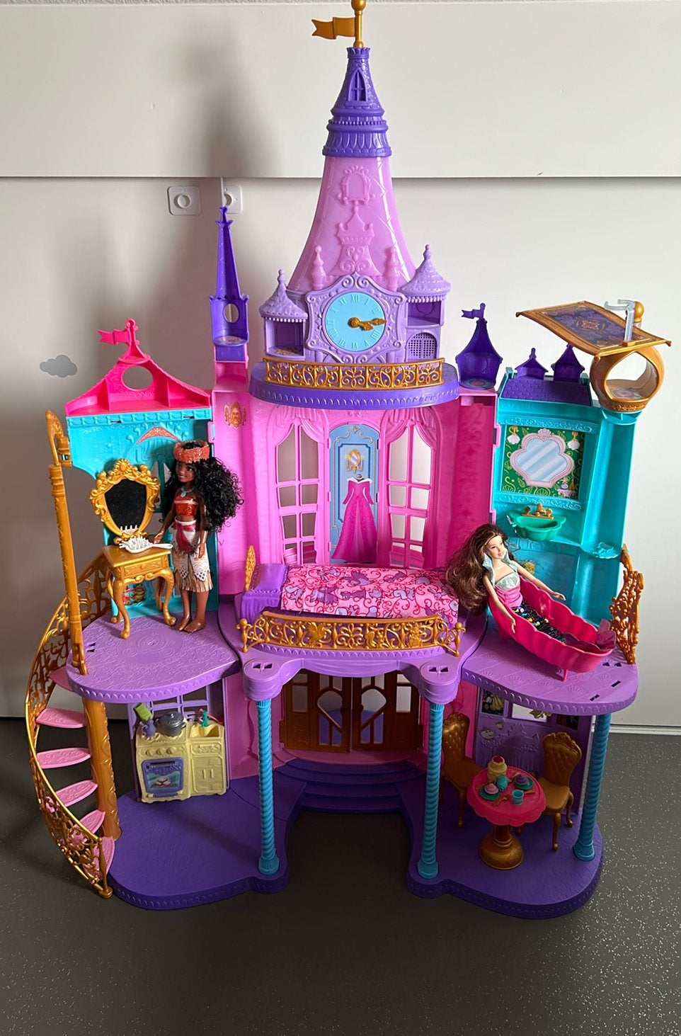 Disney Barbie Droomkasteel (compleet en 2 extra barbies), Kinderen en Baby's, Ophalen, Zo goed als nieuw, Poppenhuis