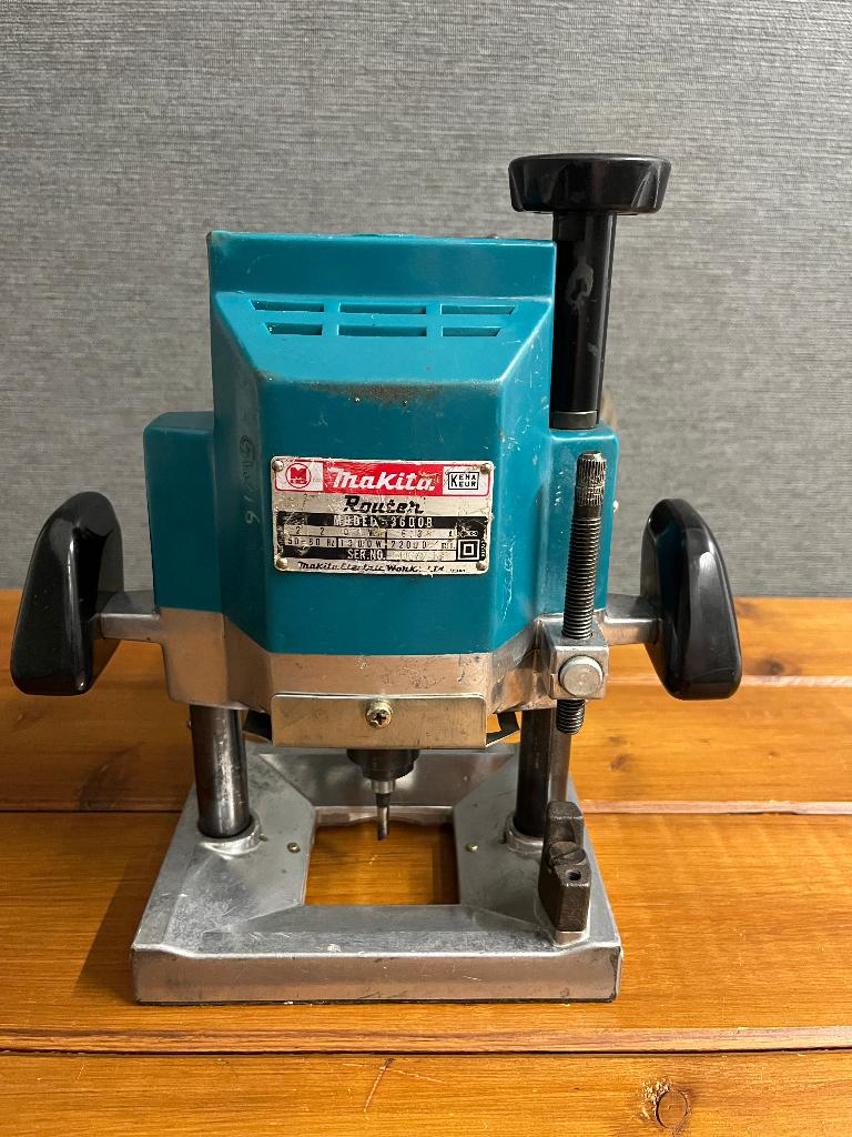 Makita 3600B Bovenfrees freesmachine . Loopt goed !, Gebruikt, Ophalen of Verzenden, Elektrisch, Makita