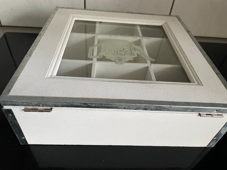 Oude theedoos van hout zoe op foto’s, Hout, Ophalen of Verzenden, Zo goed als nieuw, Wit