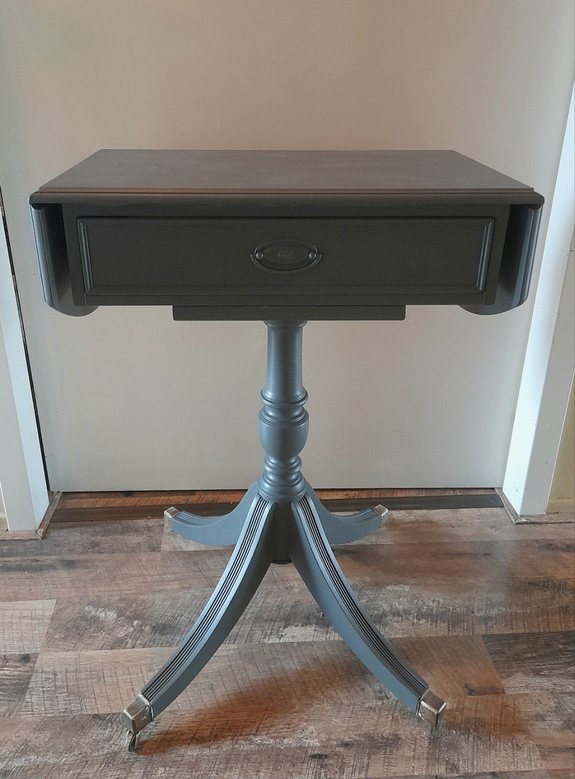 Antieke bijzettafel met lade, grijs inklapbaar sidetable, Huis en Inrichting, Tafels | Eettafels, Gebruikt, 100 tot 150 cm, Tot twee personen