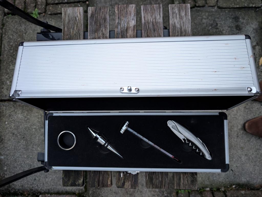 Wijnaccessoires set in aluminium koffer, Overige typen, Zilver, Ophalen of Verzenden, Zo goed als nieuw