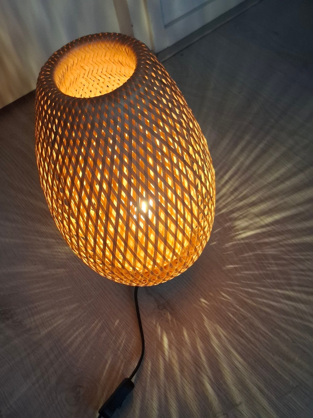 Ikea Böja Rotan Tafellamp - Sfeervolle Verlichting, Huis en Inrichting, Lampen | Tafellampen, Ophalen, Gebruikt, Overige merken