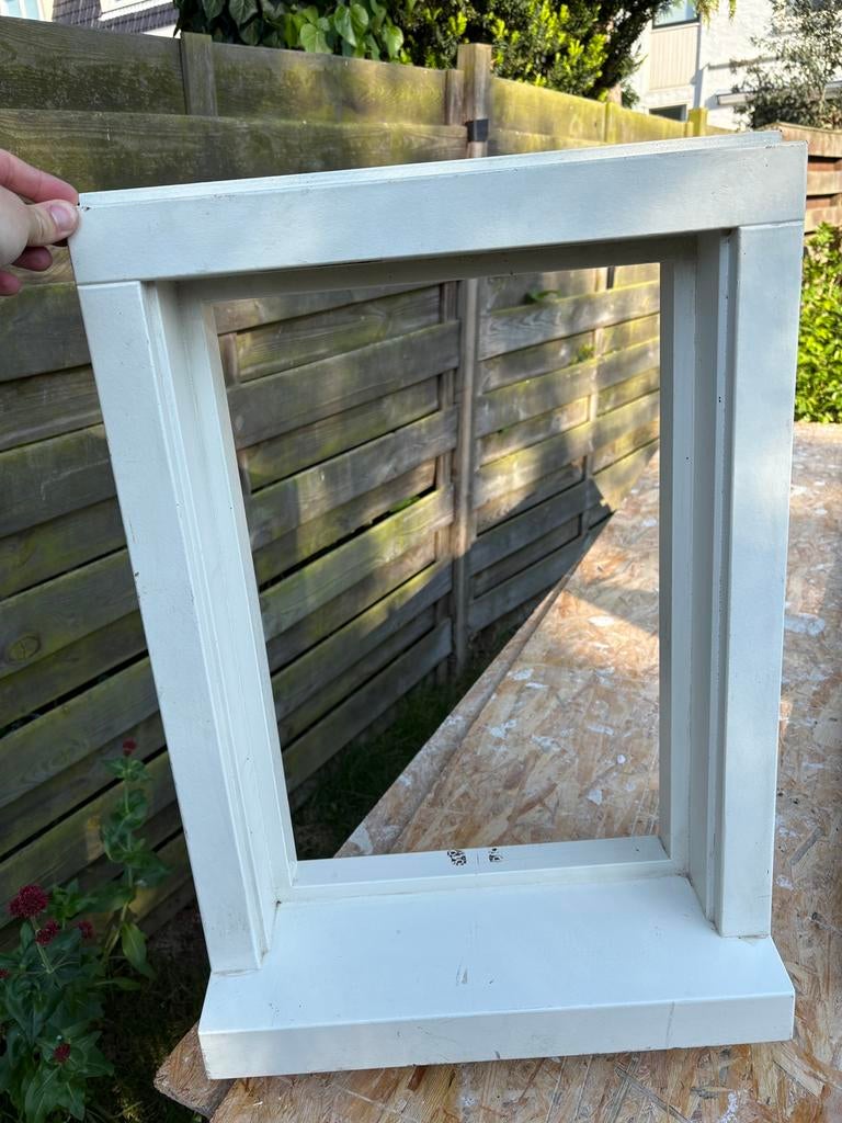 Kozijn 50 x 70 cm met verzwaarde onderdorpel, Raamkozijn, Zo goed als nieuw, Minder dan 75 cm, Hout