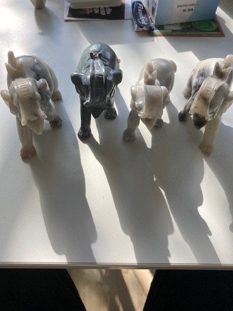 4 olifantjes van ??????? Geen idee., Verzamelen, Dierenverzamelingen, Ophalen of Verzenden, Zo goed als nieuw, Overige soorten