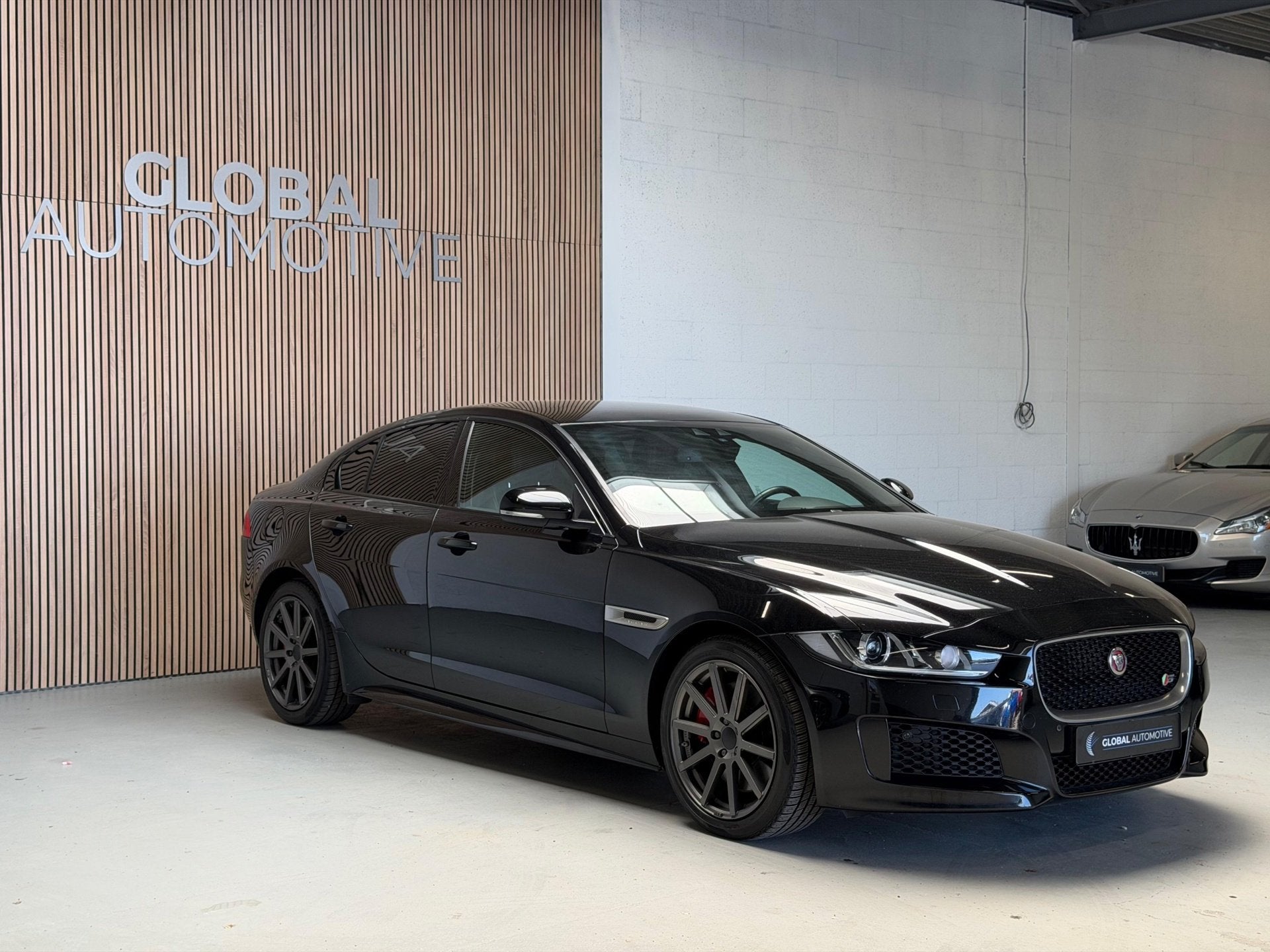 Jaguar XE 3.0 S V6 340PK - STOELVERWARMING, Auto's, Jaguar, Automaat, Achterwielaandrijving, Gebruikt, 2995 cc