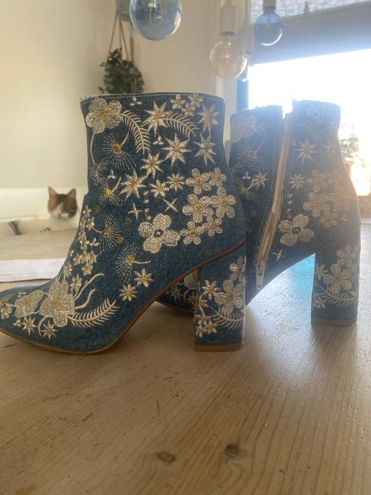 Denim enkellaarsjes met bloemenborduursel, Blauw, Lage of Enkellaarzen, Ophalen of Verzenden, Gedragen