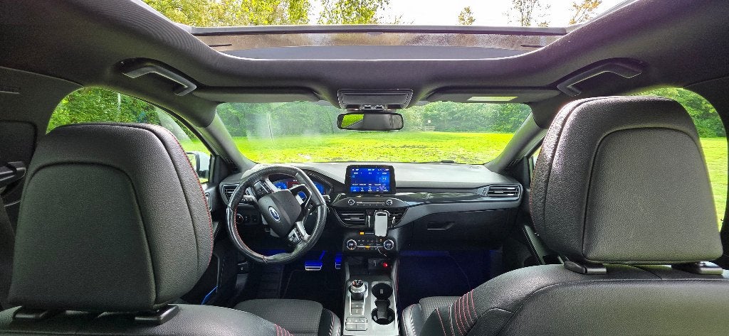 Foto 25 van Ford Focus Wagon 1.5 ST-Line 8-Aut 2020 Full Pano Body Trekh