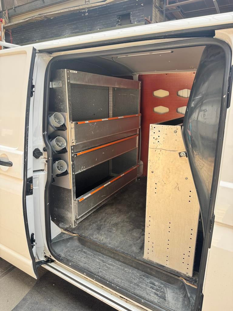 Businbouw met scheidingswand en kasten vw t6, Ophalen, Gebruikt