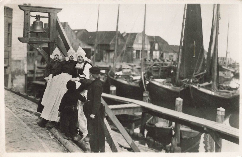 Volendam, Haven, Klederdracht, Ophalen of Verzenden, 1920 tot 1940, Ongelopen, Noord-Holland
