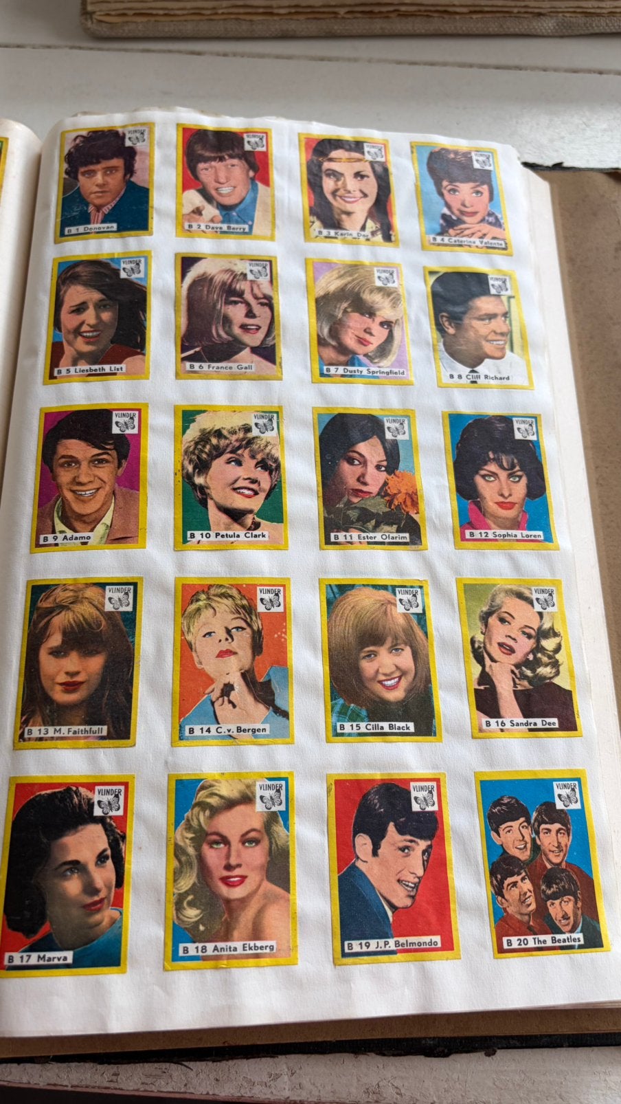 Complete serie plaatjes artiesten, zangers etc 1965, Ophalen of Verzenden, Zo goed als nieuw, Boek, Tijdschrift of Artikel