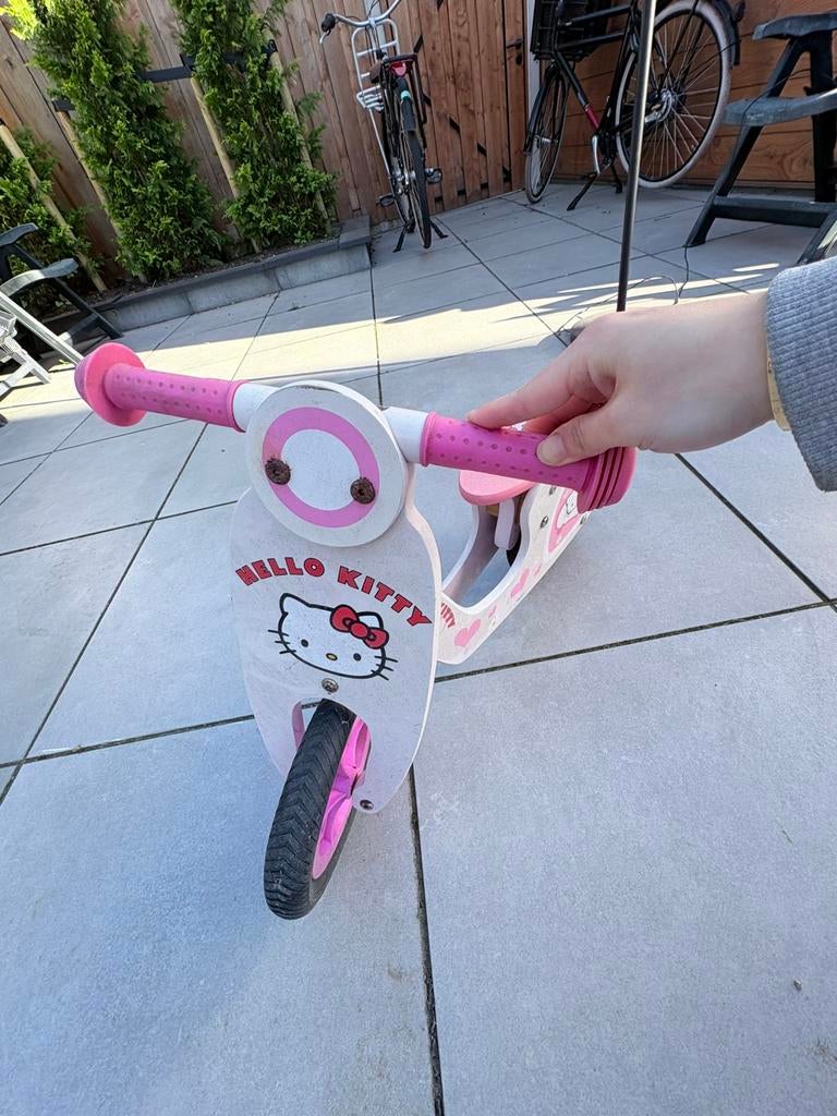 Kinder loopfiets- Hello Kitty special editie, Ophalen of Verzenden, Gebruikt, Gewone step