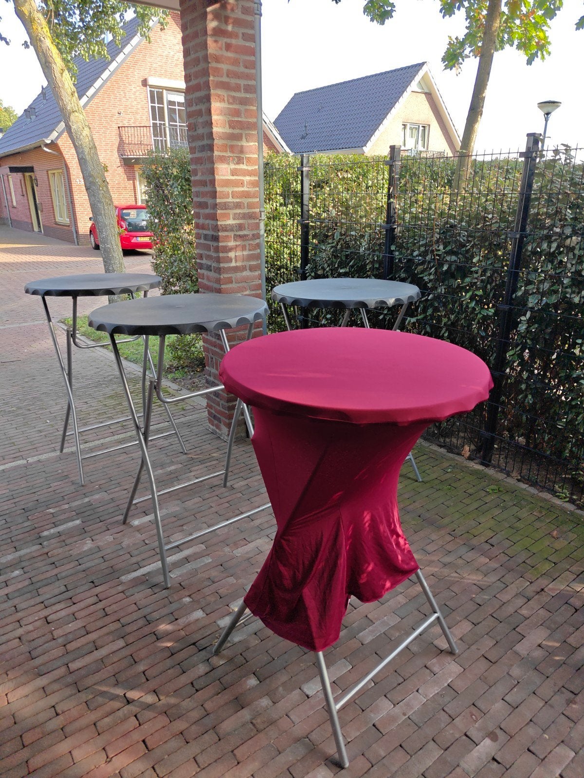 4 statafels met 4 hoezen - rond, 80cm doorsnede, 115cm hoog, Ophalen, Zo goed als nieuw