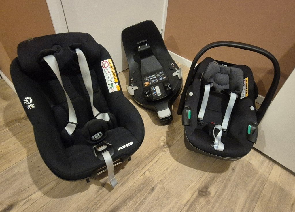 Maxi-Cosi Pebble 360 + Pearl 360 + FamilyFix 360 + 2 hoezen, Ophalen, Verstelbare rugleuning, Gebruikt, 0 t/m 18 kg