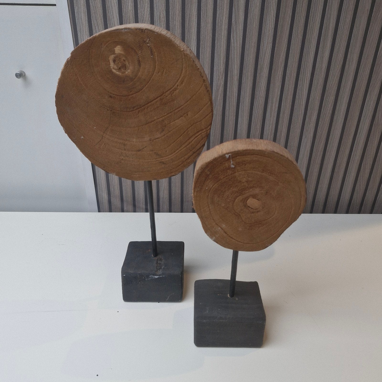 Set van 2 houten decoratieve schijven op standaard, Ophalen, Hout, Zo goed als nieuw, Scandinavisch