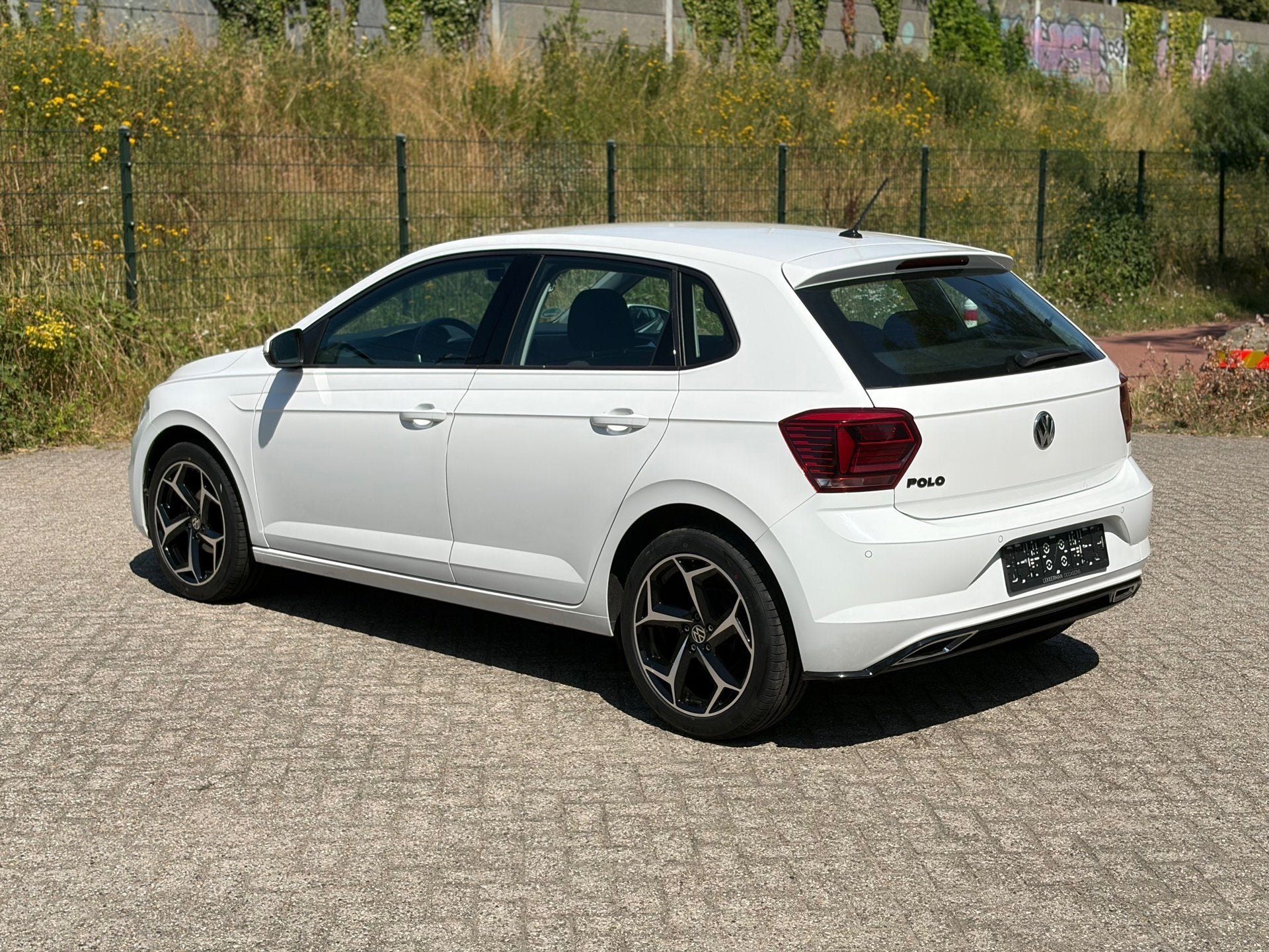 Volkswagen Polo 1.0 High Line R-LINE VELGEN I PDC I STOELVER, Auto's, 1005 kg, Gebruikt, Wit, Origineel Nederlands
