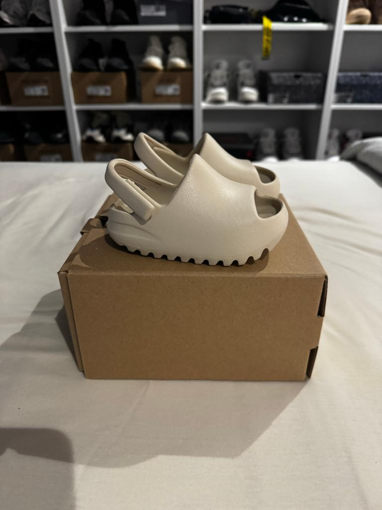 Yeezy Slide Infant Bone - Maat 23, Schoentjes, Jongetje of Meisje, Nieuw, Ophalen of Verzenden