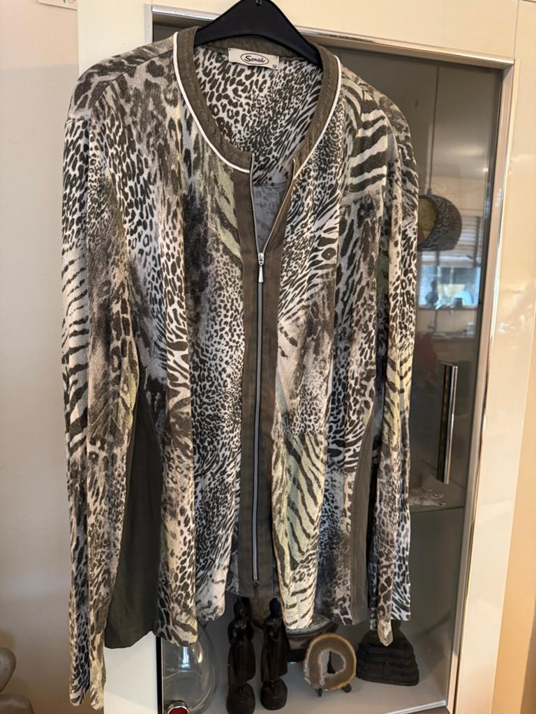 Sensia vest met dierenprint, maat 52, Kleding | Dames, Grote Maten, Ophalen of Verzenden, Zo goed als nieuw, Grijs, Trui of Vest
