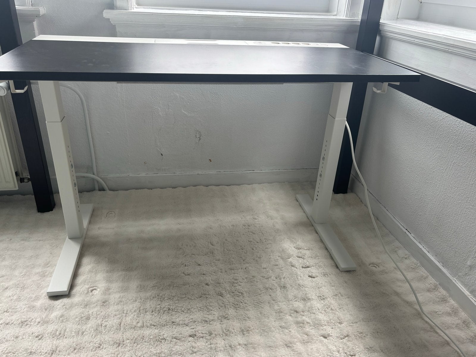 Ikea Mitzzon bureau 120x60 met stekkerdoos en kabelgoot, Zwart, Gebruikt, Ophalen of Verzenden, Overige merken