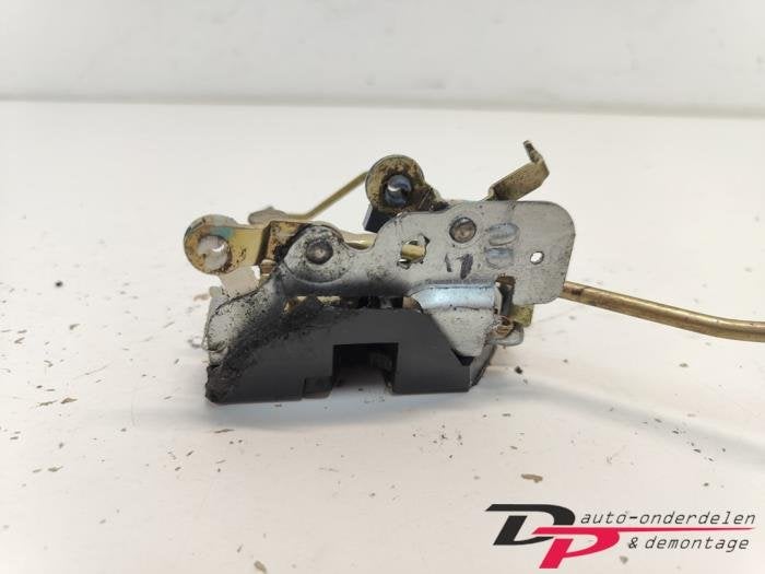 Deurslot Mechaniek 4Deurs links-voor van een Daihatsu Young, Auto-onderdelen, Carrosserie en Plaatwerk, Gebruikt, Daihatsu, -
