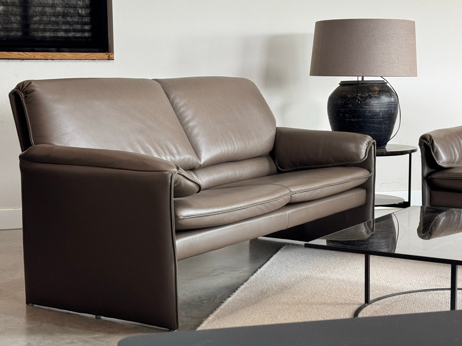 Als Nieuw Leolux Bora Bèta  set in taupe leer, Huis en Inrichting, X, Driepersoons, Ophalen of Verzenden, Zo goed als nieuw