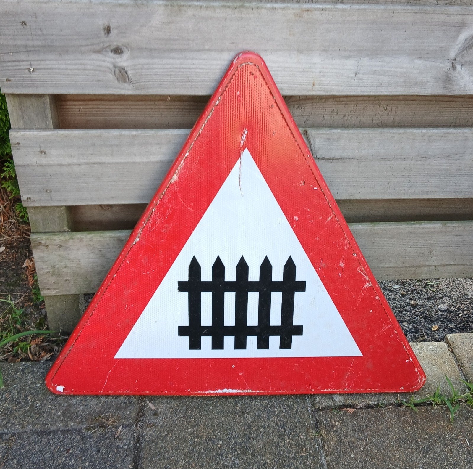 verkeersbord spoor overweg bomen., Ophalen